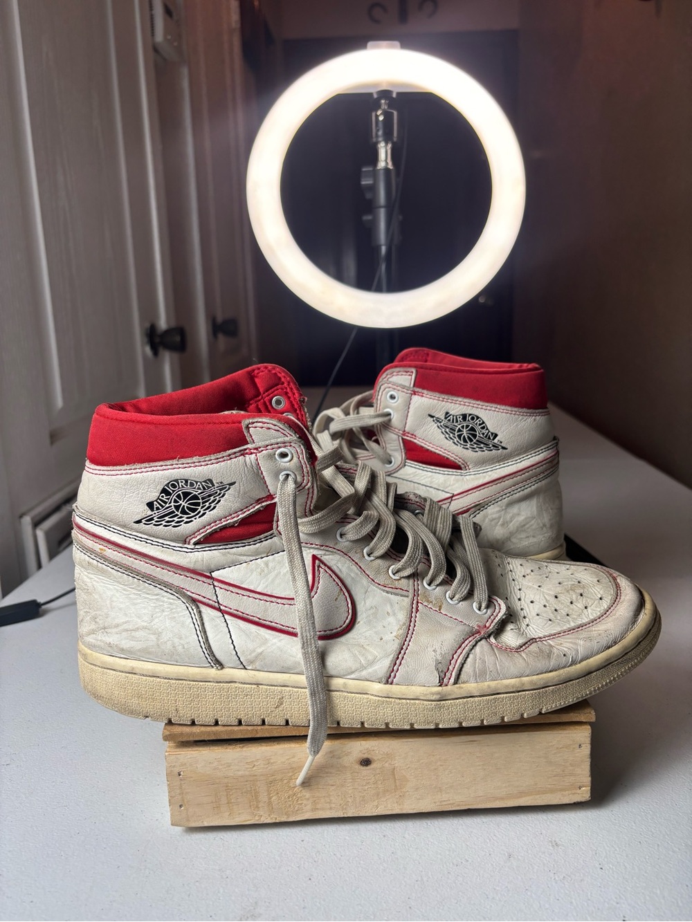 Air Jordan 1 Retro OG High Metallic Red White Bred  Chicago - Size 11.5 beat